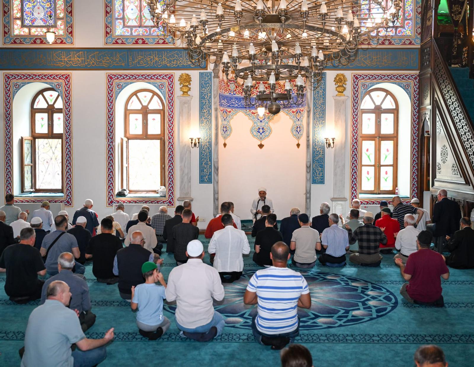 İzmit’te Merhum Gaziler İçin Mevlid-i Şerif ve Dua Programına Yoğun Katılım