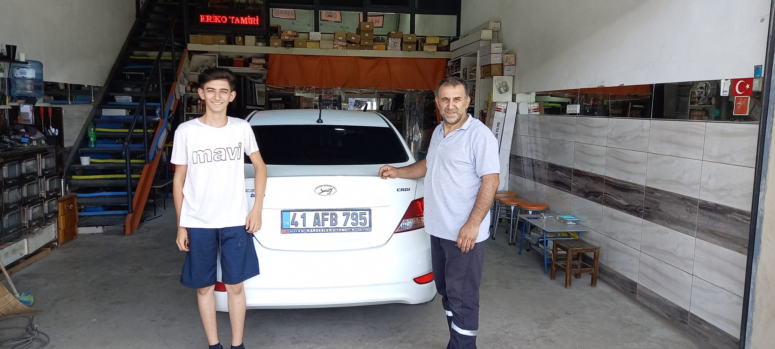DEMİRER OTO CAM SERVİSİ GÖLCÜK’TE GÜVENİN VE KALİTENİN ADRESİ!