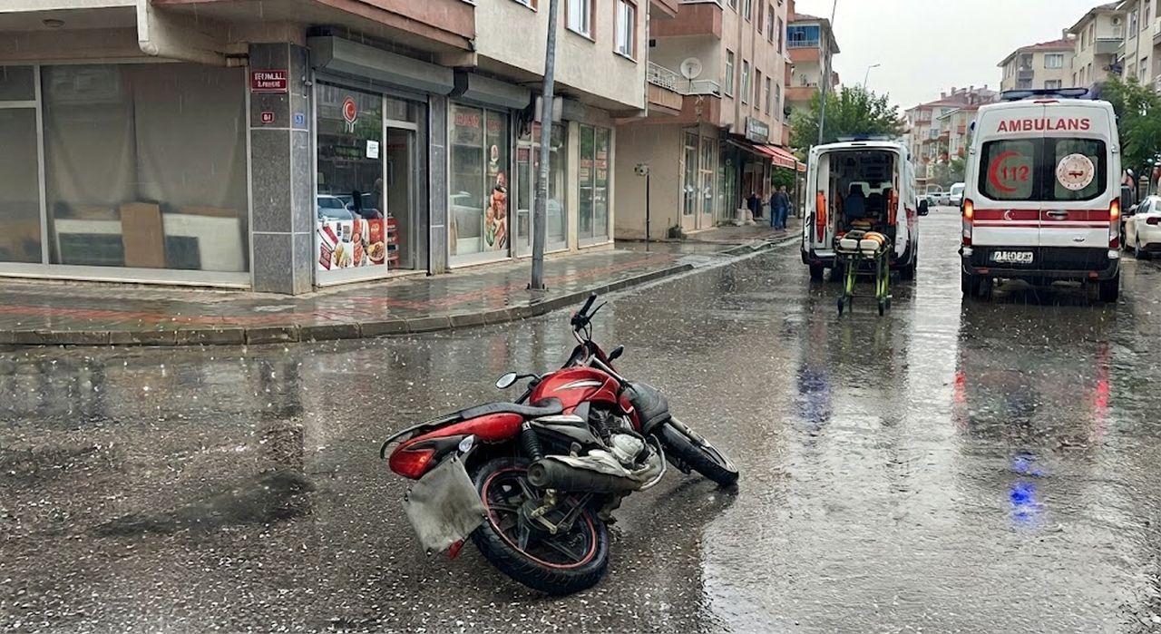 Kocaeli’de Yağış Kazası: Devrilen Motosikletin Sürücüsü Yaralandı